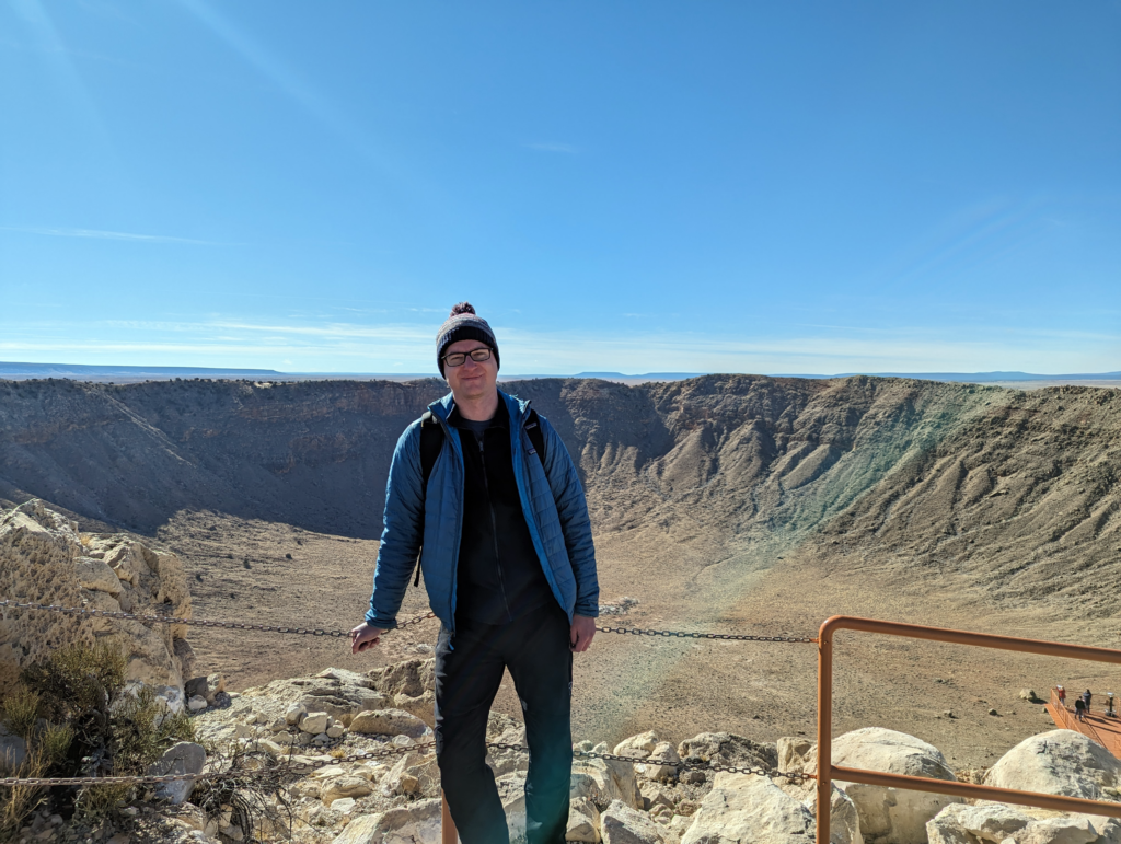 Maurycy Żarczyński, w tle Meteor Crater - Arizona